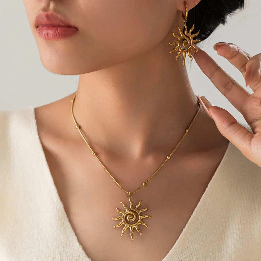 Collier pendentif en forme de soleil - ACB-PARIS