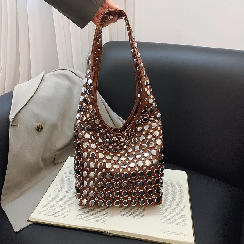 Sac marron bandoulière à clous